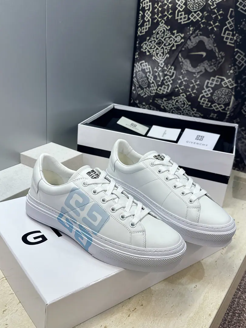 Plant prices: Female size Men+20 Top GIVENCHY 2026Spring and summer's classic couple money with four seasons of leisure shoes. The Kifansi alphabet.logoThe hardware is tied to the bottom of the round and the colored sports skateboards. Material:I'll import a cow's skin on my shoe.+In the skin of the watered cow.+Original OpenTpuOtsumi! Size: Female size35-41(40.41Custom without re-offer) Men38-46(38.45.46Customize or not change）