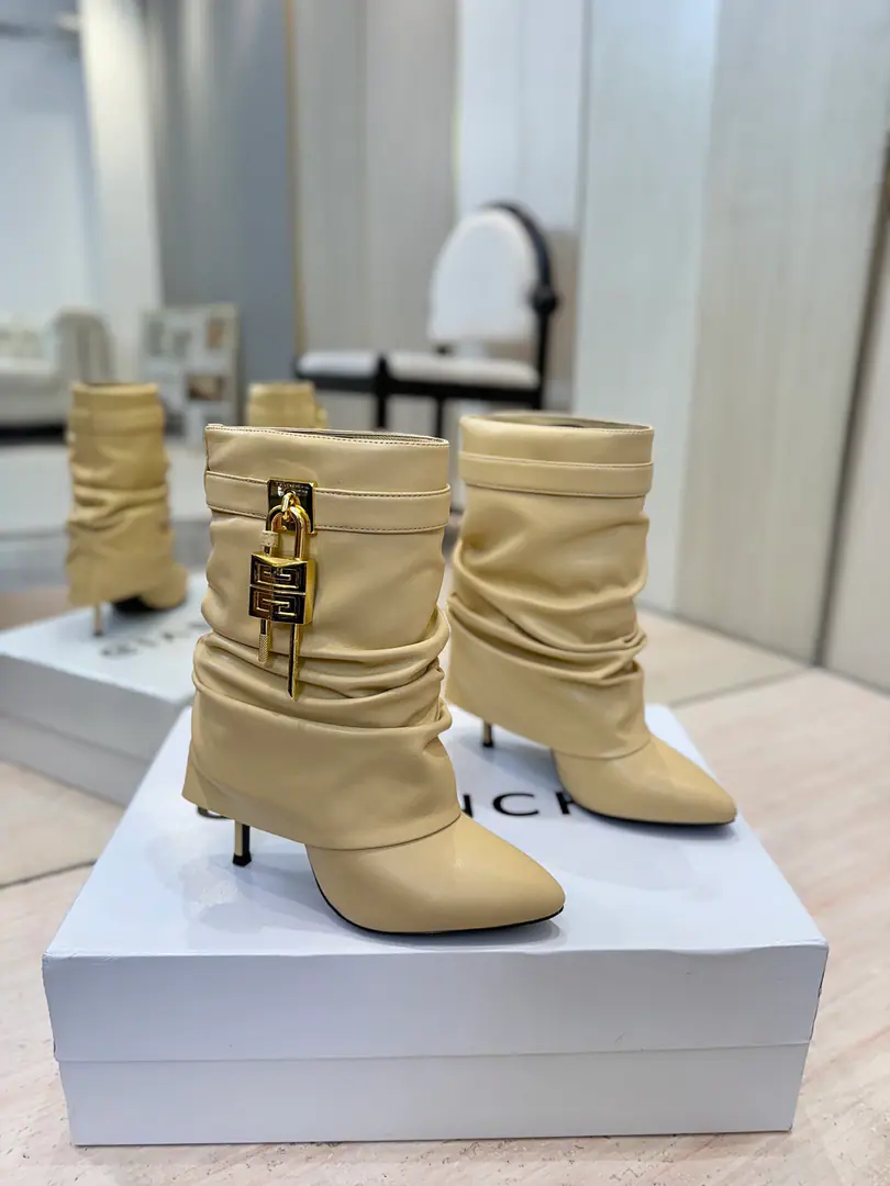 Plant price Counter-grade custom version GIVENCHY𝐒𝐒 𝐧𝐞𝐰 High and short boots., Marketed maximum version Kifanshi. Lock button The whole fashion circle.‼️ Original development shoe super-generate ‼️Highest Return Shoes ‼️ It's very packaged. Thin. Advanced Super cozy. ‼️ Shoe.: Powder skin. Uchi.: Cowskin. Customize private template logoLogoLock button Heel.: 10cm Otsumi!: That's a big import. Codes: 35-40【40/41:42/Custom without re-offer】