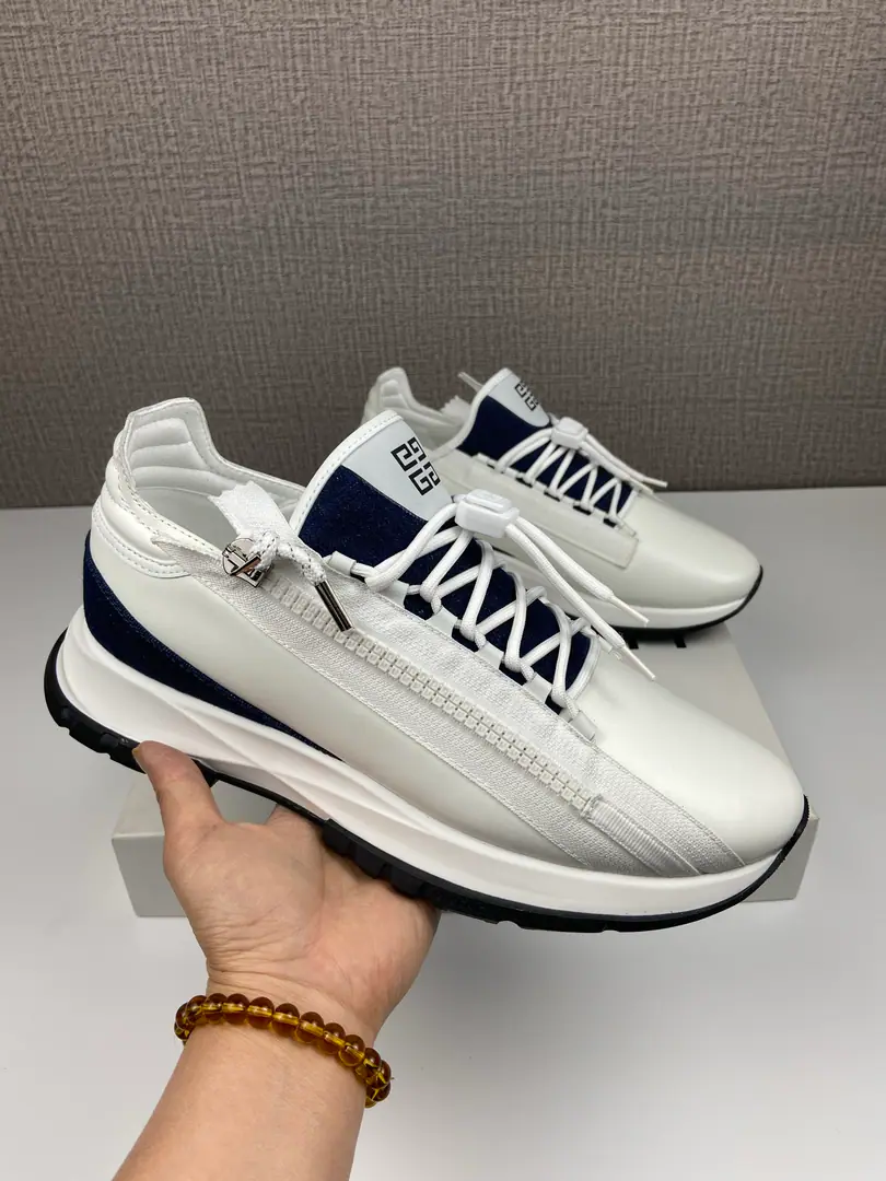 SpectreSeries Sell Match: 38One.44(45, 46Do it.) Low gang sneakers., Side match.4G LOGOZipper., Wearing bands with colored straps, With fabric and metal zippers. Same-skinned tech-shoes., Match4G LOGO- Pump the rope. ♪ Shoe tongues on the4G LOGOStamps SidesarkGIVENCHY LOGOStamps, Shoes bottom stamp.GIVENCHY LOGO Underground printingGIVENCHY 4G LOGO Light-tech shoe bottom.