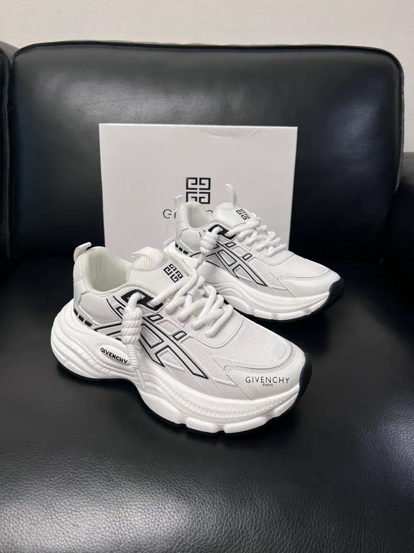 Givenchy High Quality Top-level craft Kifanshi. Synchronize original plant configuration, Italian imports of cattle and fabrics., A private model of the whole shoe parts., Soft and cozy web-painted mats., Shoes under the sole.: The original factory is super comfortable with the original., The original factory and the single., Welcome to the comparison., Codes 39-44 (Make a reservation. 38 45 )
