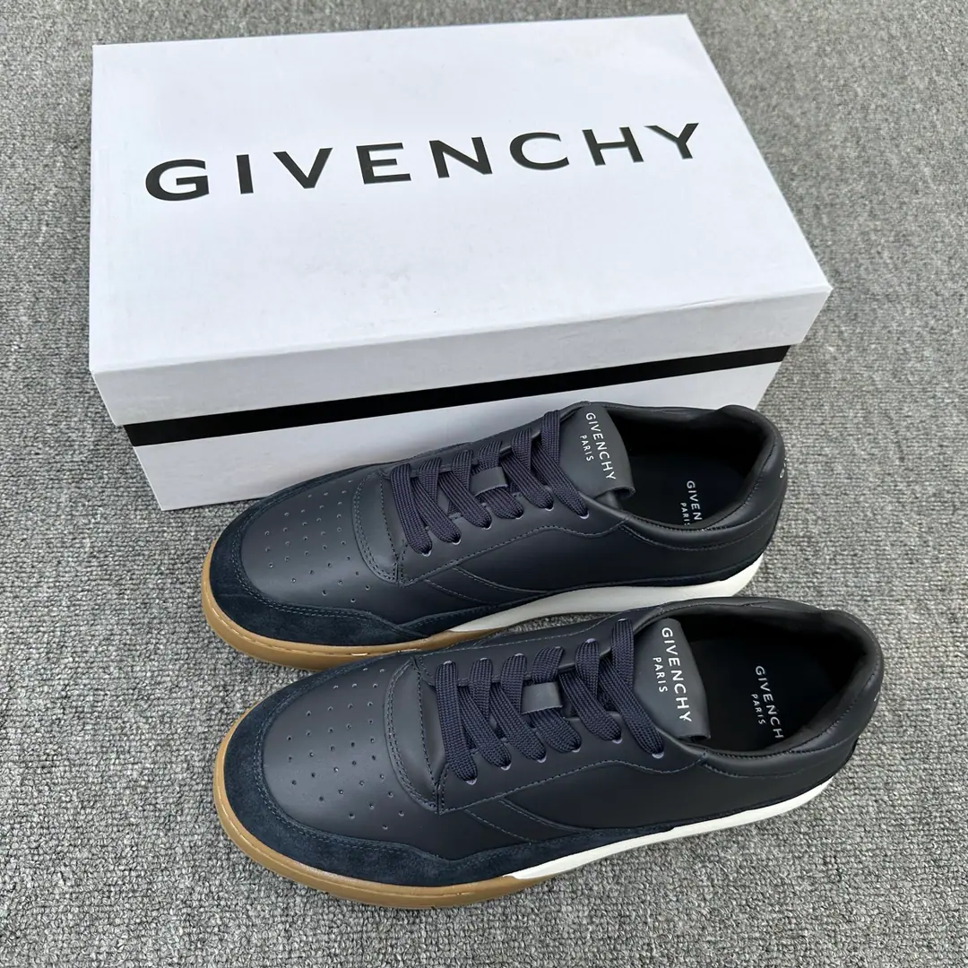 GivenchyKifanshi.“Poster money”Low-ass leisure shoes. We'll bring a lot of good stuff. Before home.ZThe cabinet. This is a light-line shoe.•The choice is to mix the skin with the skin of the soft calf., The whole pair of shoes is smooth and smooth., The angle is a bright one., The rear end line increases comfort., ♪ Shoe tongues on theGhy 4G LogoLabel, Shoe side print.Givenchy logo, Inside and the shoes are a cow's skin., Slipperproof grinding.TpuOtsumi!, The most comfortable ones., It's so soft and so light., It's the first single item to be worn by a sender.. Size: 39-40-41-42-43-44-45（Standard leather shoe size）（Purchase orders） The cargo.
