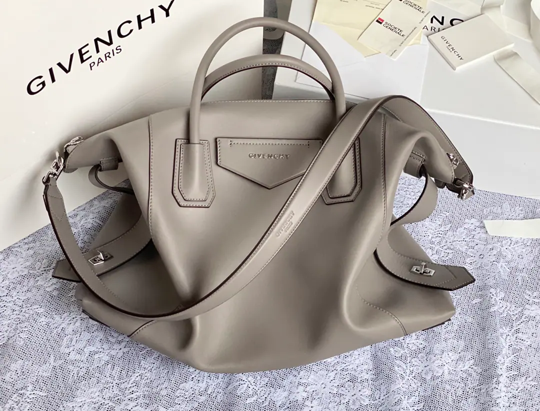 Batch 🇫🇷French.GHome is for celebration.Antigona10Anniversary！Recent launchAntigona Soft！6Monthly acquisitionszDevelopment！To be exactly the same., Yes.2Over a month.‘It's been improving., Refine Details！Many details come from their family.Antigona.This bag is all there is. A lot of leisure and comfort packs.[John.]A specific calf.！Advanced Custom Edit！ Large size: 45*9*35, Size of the trumpet: 30*8*25