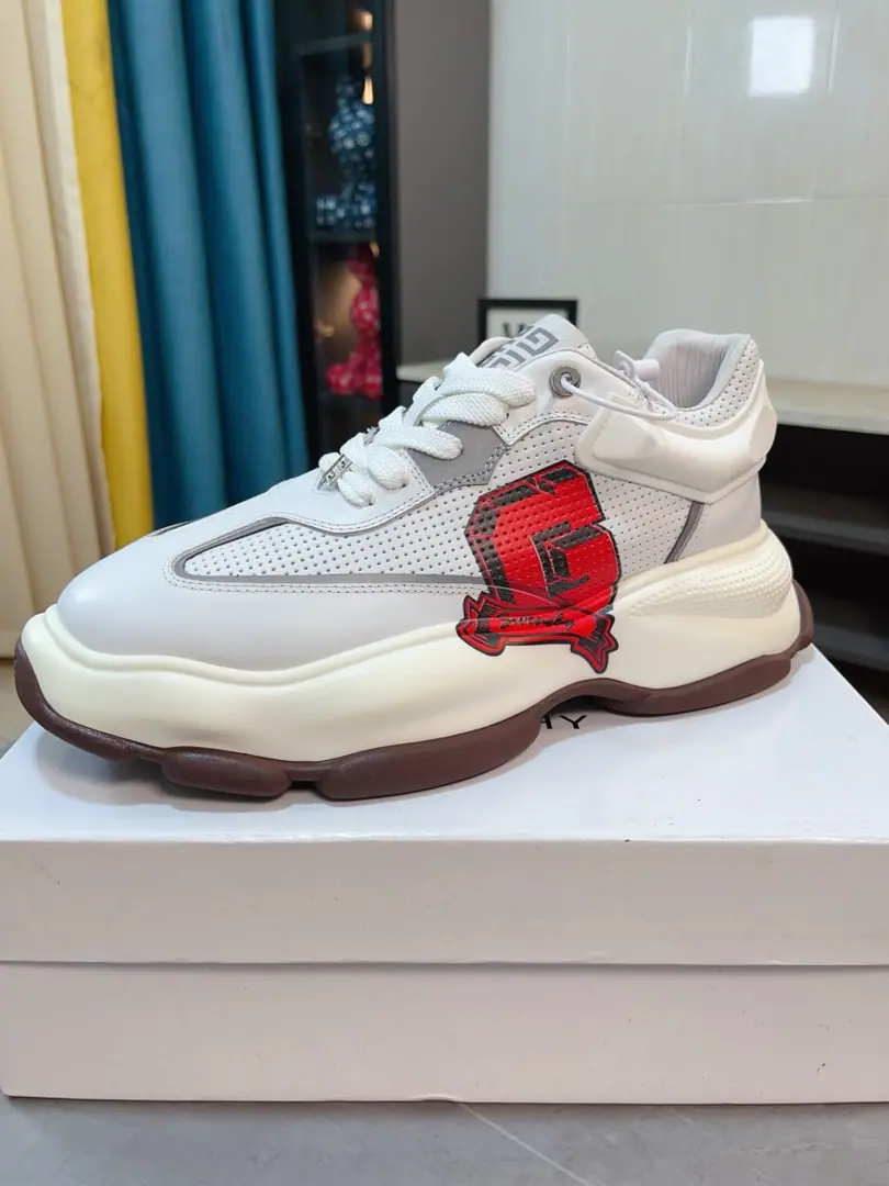 Get out of the factory.🌹🌹《GIVENCHY》·Kifanshi. ·High-end version The counter is being sold simultaneously.🔝Shoe.: Italy🇮🇹Import brandlogo-Puts.🌫 It's so luxuries., The sheep's skin is combined with a double layer., My feet are comfortable., Shoes under the sole.: The original plant's special air cushions.tup- The bubble., Easy., Comfortable., You can come in and out of the counter. Codes38Present.44, Box packing