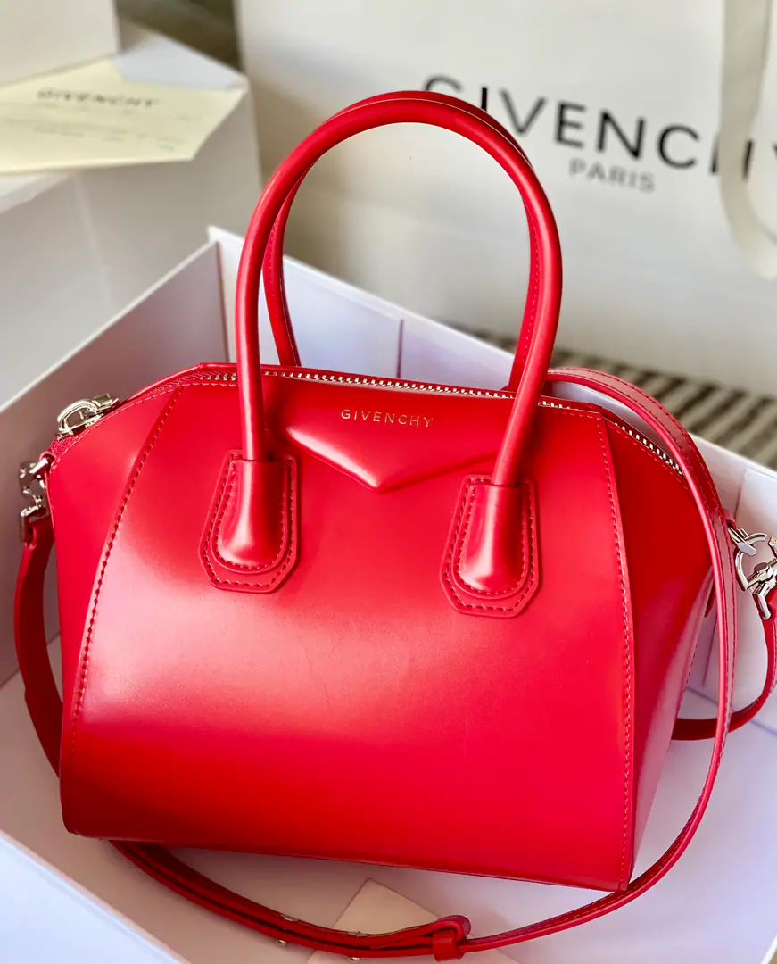 Batch. Top mass 【New paragraph】🇫🇷The Girvansch Classic.Antigona tote Original French factoryBOXPee.！Upgrade high end cargo！ Smallsize: 22*27*13 Search the number.9981