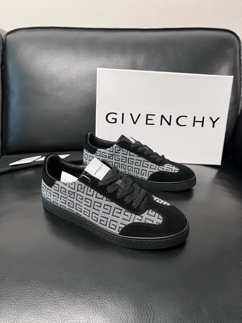 Givenchy High Quality Top-level craft Kifanshi. Synchronize original plant configuration, Italian imports of cattle and flour., A private model of the whole shoe parts., Soft and cozy web-painted mats., Shoes under the sole.: The original factory is super comfortable with the original., The original factory and the single., Welcome to the comparison., Codes 39-44 (Make a reservation. 38 45 )