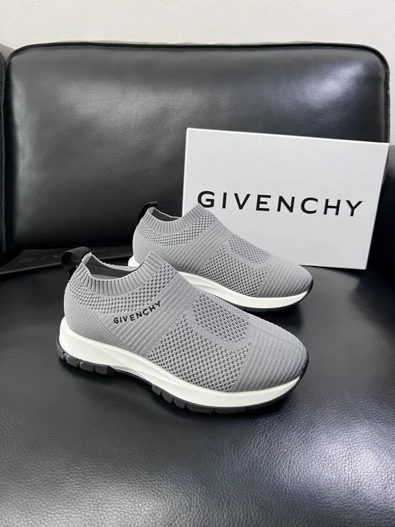 ⚠️Just change the code and don't back off.⚠️ Givenchy High Quality Kifanshi. Top-level craft The cabinet is new., The shoes are for the pastry., Imported rinded cattle mats., Shoes under the sole.: The original plant is used for the original base., It's super comfortable to be a sole-acting base., The original factory and the single., High Quality, Welcome to the comparison., Codes 39-45