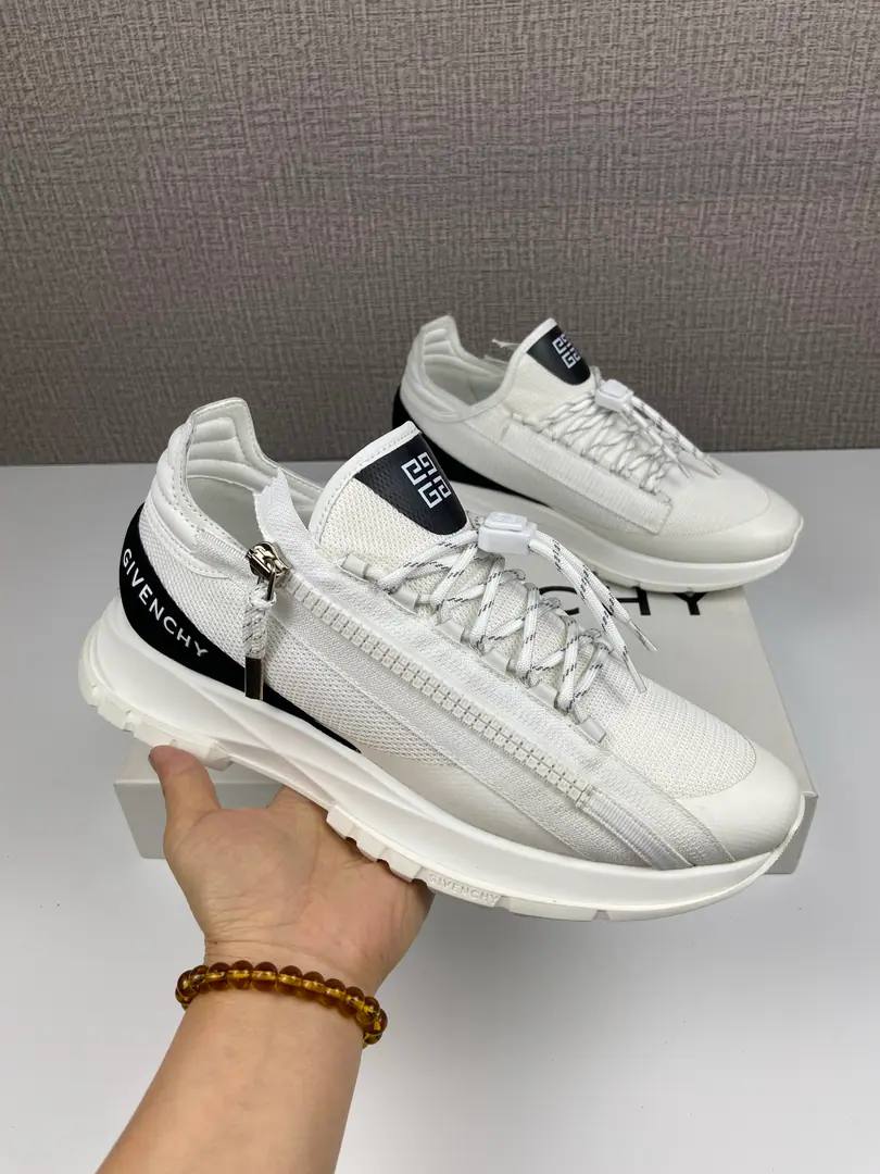 SpectreSeries Sell Match: 38One.44(45, 46Do it.) Low gang sneakers., Side match.4G LOGOZipper., Wearing bands with colored straps, With fabric and metal zippers. Same-skinned tech-shoes., Match4G LOGO- Pump the rope. ♪ Shoe tongues on the4G LOGOStamps SidesarkGIVENCHY LOGOStamps, Shoes bottom stamp.GIVENCHY LOGO Underground printingGIVENCHY 4G LOGO Light-tech shoe bottom.