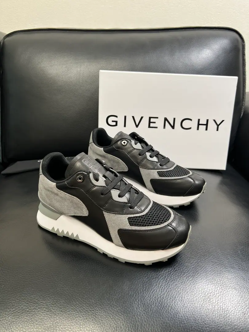Givenchy High Quality Top-level craft Kifanshi. Synchronize original plant configuration, Italian imports of cattle and flour., A private model of the whole shoe parts., Soft and cozy web-painted mats., Shoes under the sole.: The original factory is super comfortable with the original., The original factory and the single., Welcome to the comparison., Codes 39-44 (Make a reservation. 38 45 )