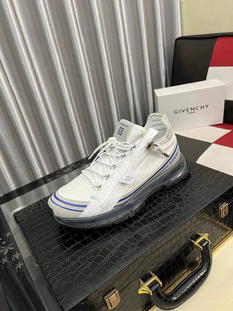 Get out of the factory.⌚️⌚️Gv *y～Kifanshi..NewGIV 1Men's shoes are thick and leisurely raised., High-quality cow skins on the shoe face are made of airnet surfaces.！The upper foot is so handsome., Increase4CM, - I'm gonna raise the air., Shoe-struck-up-skinner design., Yes, I do.4G LOGOSigns and StereoGIVENCHYMark. LightTPU- The bubble., It's so easy and comfortable.！ Size: 38- ️⃣Colour Optional