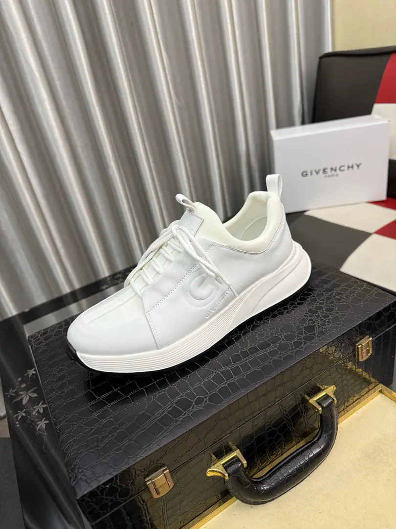 Get out of the factory.⌚️⌚️【GIVENCHY】Gifani's low-class leisure shoes., Use white cow leather, etc., Shoes with branded ribbons., Branded flowers.logoDecoration, Stereo-complex sutures！The inside calf skin. It's a good place to be.！ Size: 38- ⃣️Colour Optional