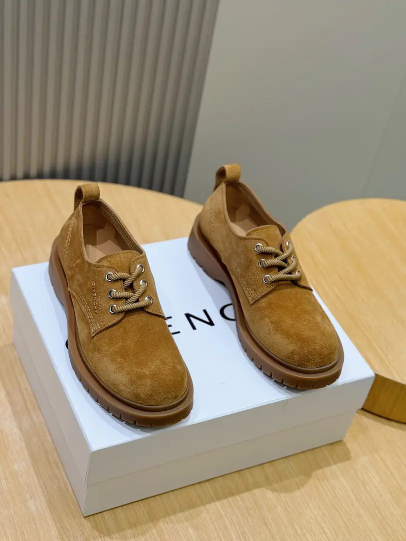 GIVENCHYLeather-cuther leather-dope shoes. Metal possum. The front side is shaped in a stereo.GIVENCHY LOGO The back of the shoe is embedded in the back of the shoe.GIVENCHY LOGOPumped-flashed-underside., PressGIVENCHY LOGO Thickness of sawing. It's particularly comfortable. Size: 39-44（38.45.46Do it.)