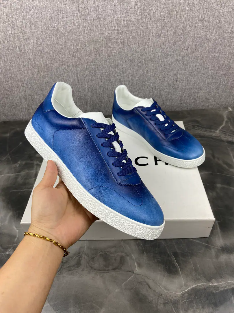Sell(New paragraph) Trademarks: GIVENCHY Match: 38One.44(45, 46Do it.) Materials: Skins of ointment and slowly falling up the gym shoes. TownSeries Details of the front sew SideprintGIVENCHY LOGO Shoe tongue and back heel stamp.4G LOGO Sulphurized Shoe Bottom Leather inside., PressGIVENCHY 4G LOGO