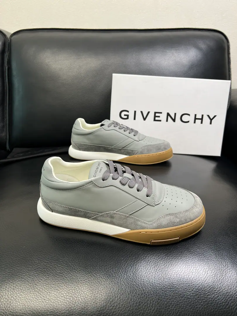 ⚠️Just change the code and don't back off.⚠️ Givenchy High Quality Kifanshi. Top-level craft The cabinet is new., The shoes are for the pastry., Imported rinded cattle mats., Shoes under the sole.: The original plant is used for the original base., It's super comfortable to be a sole-acting base., The original factory and the single., High Quality, Welcome to the comparison., Codes 39-44