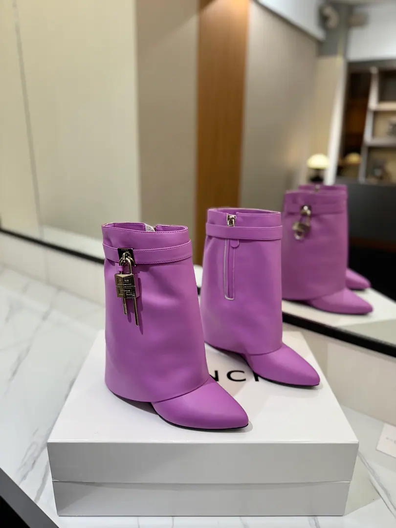 Counter-grade custom version GIVENCHY2026/𝐒𝐒 𝐧𝐞𝐰 New high and boots., Marketed maximum version Kifanshi. Lock button The whole fashion circle.‼️ Original development shoe super-generate ‼️Highest Return Shoes ‼️ It's very packaged. Thin. Advanced Super cozy. ‼️ Shoe.: Powder skin. Uchi.: Cowskin. Customize private template logoLogoLock button The buttons are pure silver., Pure gold., The gold and silver mix., Just put the notes on the list. Heel.: Private Templates He's tall.8.5cm Otsumi!: That's a big import. Codes: 35-40【34.40/41:42/Custom without re-offer】
