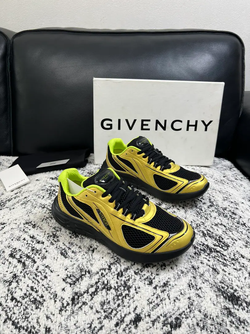 Givenchy High Quality Top-level craft Kifanshi. Synchronize original plant configuration, Italian imports of cattle and fabrics., A private model of the whole shoe parts., Soft and cozy web-painted mats., Shoes under the sole.: The original factory is super comfortable with the original., The original factory and the single., Codes 39-44 (Make a reservation. 45 )