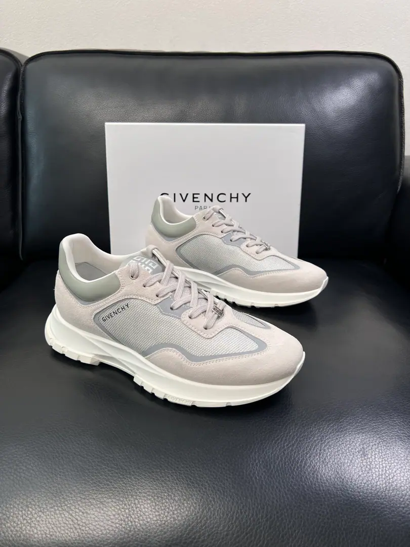 Givenchy High Quality Top-level craft Kifanshi. The cabinet is new., The salami is imported into the country., Imported rinded cattle mats., Shoes under the sole.: The original plant is used for the original base., It's super comfortable to be a sole-acting base., The original factory and the single., Codes 38-44 (Make a reservation. 45 46)