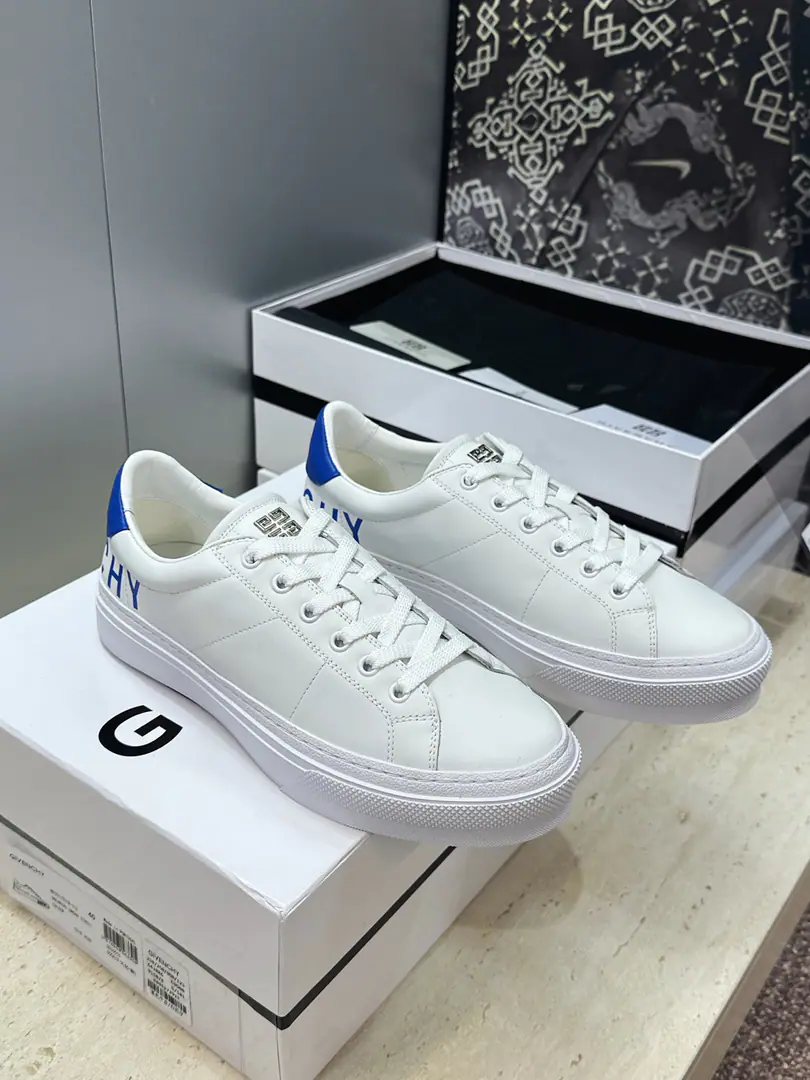 Plant prices: Female size Men+20 Top GIVENCHY 2026Spring and summer's classic couple money with four seasons of leisure shoes. The Kifansi alphabet.logoThe hardware is tied to the bottom of the round and the colored sports skateboards. Material:I'll import a cow's skin on my shoe.+In the skin of the watered cow.+Original OpenTpuOtsumi! Size: Female size35-41(40.41Custom without re-offer) Men38-46(38.45.46Customize or not change）
