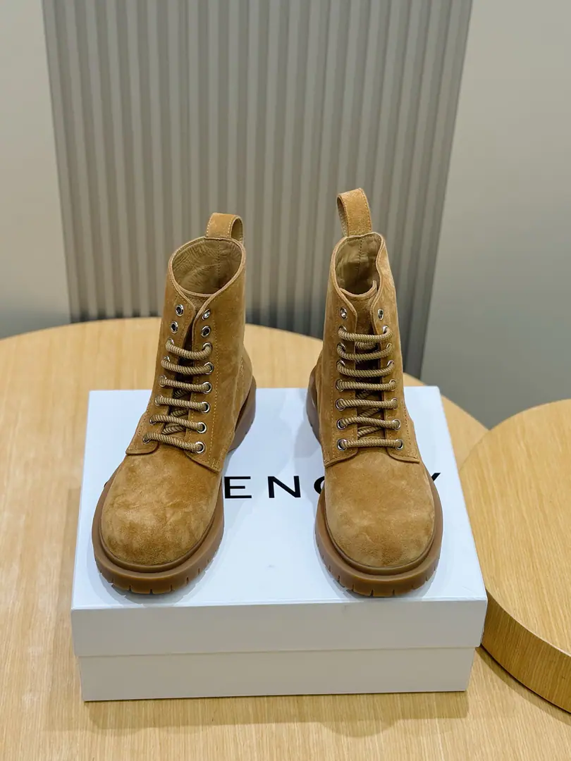 GIVENCHYLeather-cuther leather-dope shoes. Metal possum. The front side is shaped in a stereo.GIVENCHY LOGO The back of the shoe is embedded in the back of the shoe.GIVENCHY LOGOPumped-flashed-underside., PressGIVENCHY LOGO Thickness of sawing. It's particularly comfortable. Size: 39-44（38.45.46Do it.)