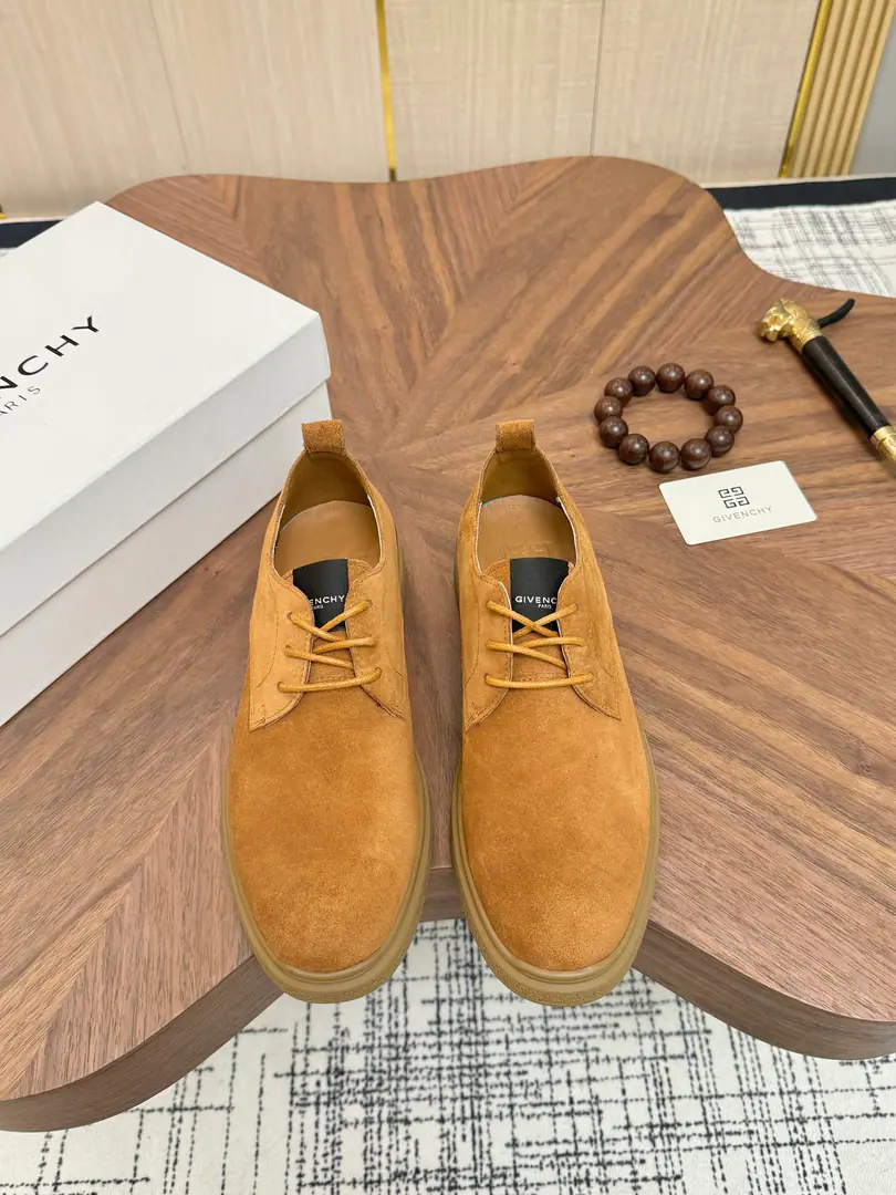 Get out of the factory. Givenchy High Quality Top-level craft Kifanshi. Sync original plant configuration, Italian imports of cattle and flour., A private model of the whole shoe parts., Soft and comfortable mats inside the cow's skin., Shoes under the sole.: The original factory is super comfortable with the original., The original factory and the single., Welcome to the comparison., Codes 39-44 (Make a reservation. 38 45 46 )