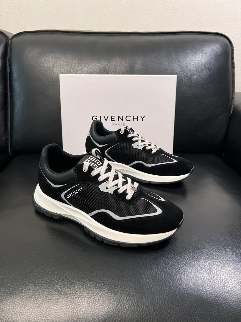 Givenchy High Quality Top-level craft Kifanshi. The cabinet is new., The salami is imported into the country., Imported rinded cattle mats., Shoes under the sole.: The original plant is used for the original base., It's super comfortable to be a sole-acting base., The original factory and the single., Codes 38-44 (Make a reservation. 45 46)