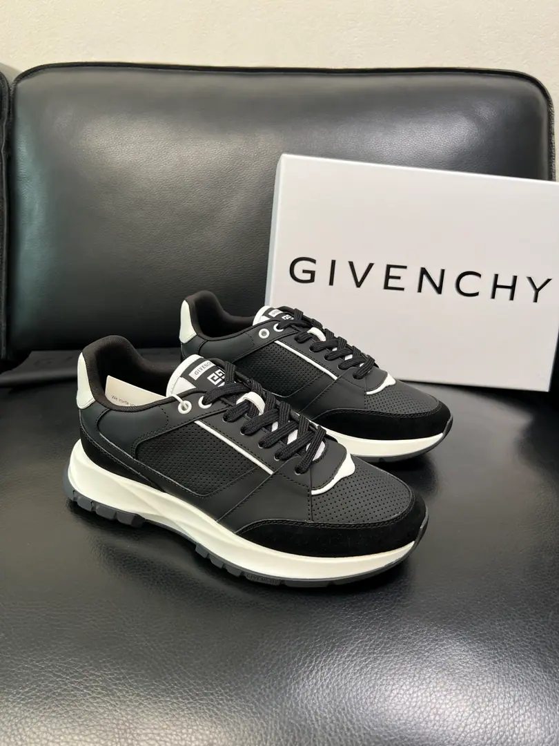 Givenchy High Quality Top-level craft Kifanshi. Synchronize original plant configuration, Italian imports of cattle and fabrics., A private model of the whole shoe parts., Soft and cozy web-painted mats., Shoes under the sole.: The original factory is super comfortable with the original., The original factory and the single., Welcome to the comparison., Codes 39-44 (Make a reservation. 38 45 )