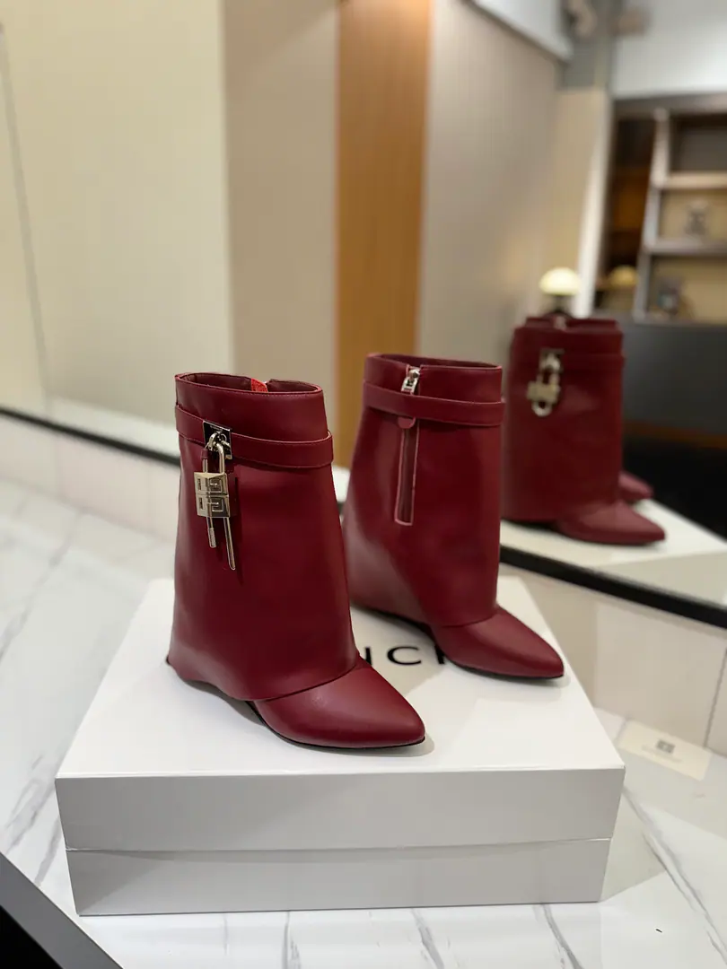 Counter-grade custom version GIVENCHY2026/𝐒𝐒 𝐧𝐞𝐰 New high and boots., Marketed maximum version Kifanshi. Lock button The whole fashion circle.‼️ Original development shoe super-generate ‼️Highest Return Shoes ‼️ It's very packaged. Thin. Advanced Super cozy. ‼️ Shoe.: Powder skin. Uchi.: Cowskin. Customize private template logoLogoLock button The buttons are pure silver., Pure gold., The gold and silver mix., Just put the notes on the list. Heel.: Private Templates He's tall.8.5cm Otsumi!: That's a big import. Codes: 35-40【34.40/41:42/Custom without re-offer】
