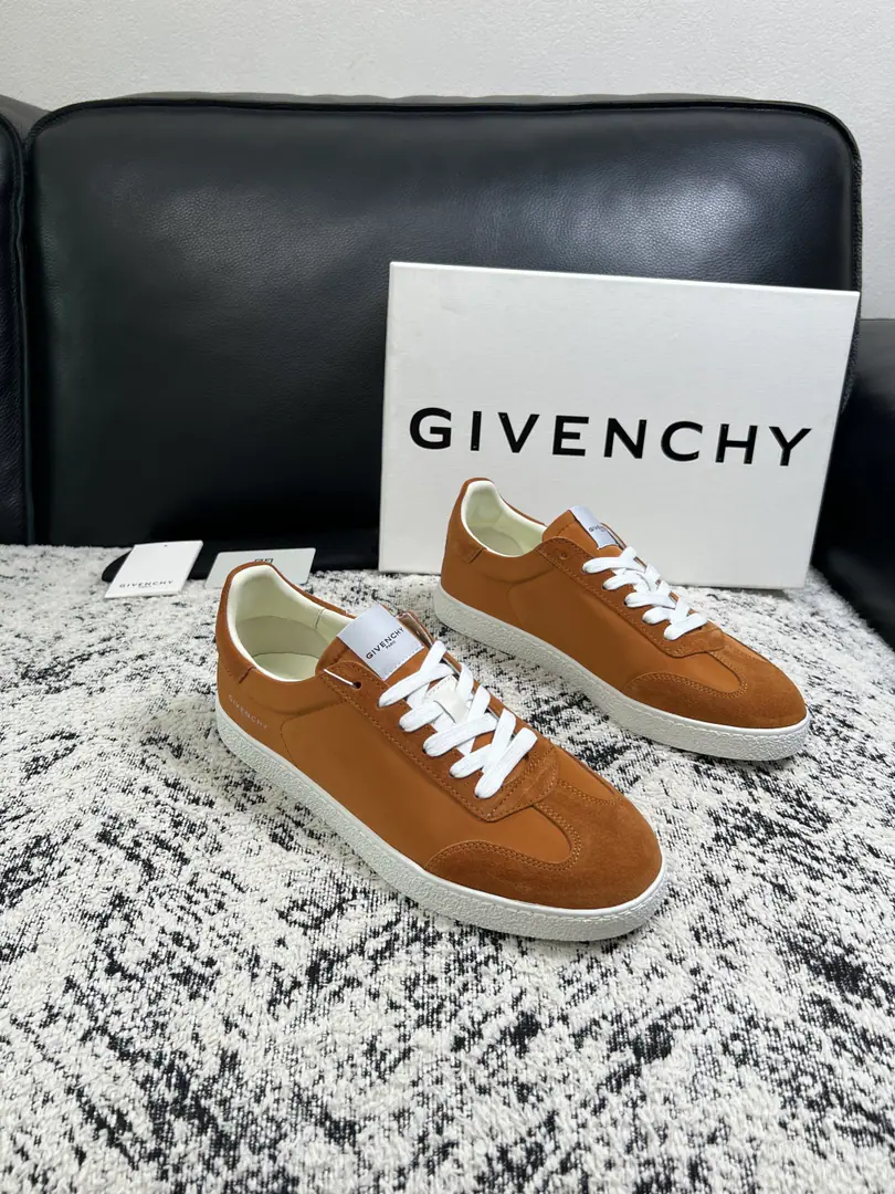 Givenchy High Quality Top-level craft Kifanshi. Synchronize original plant configuration, Italian imports of cattle and flour., A private model of the whole shoe parts., Soft and cozy web-painted mats., Shoes under the sole.: The original factory is super comfortable with the original., The original factory and the single., Codes 39-44 (Make a reservation. 38 45 )