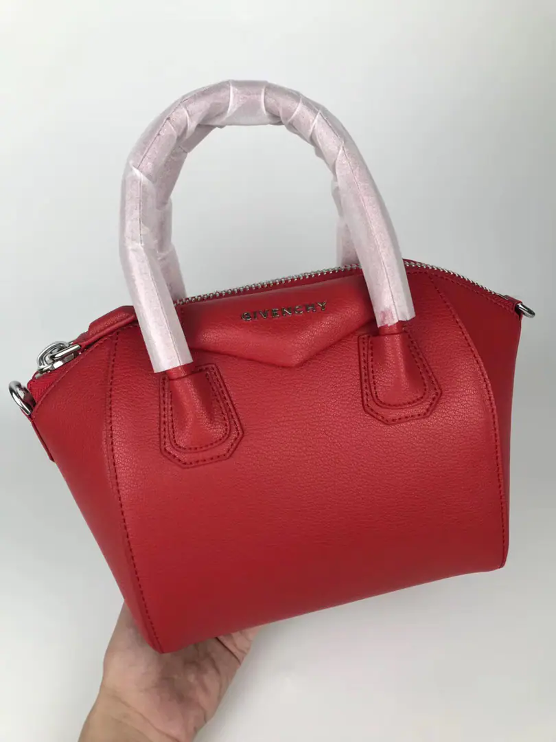 Batch. The Chifanzi car is wrapped in goats. Ashes AntigonaHandbag Top zipper., There are two handles on the top. Headset sticker. Dismantled shoulder belts. Silver hardware accessories Internal zipper pocket. Ruler23CM