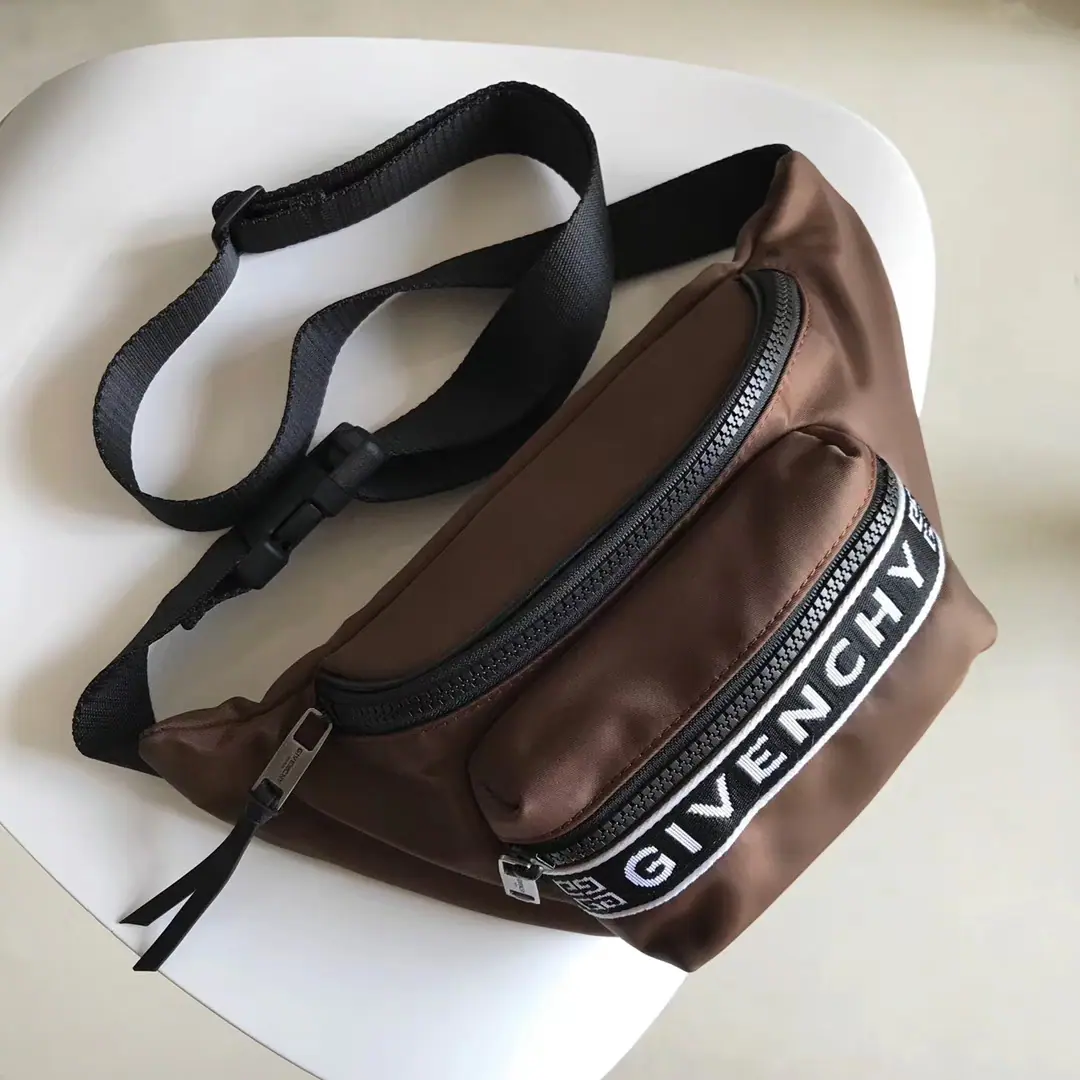 Batch. GIVENC- The waist bag./Chestbag.（size:33x9x12cm）Nironb Production, The owner is constructed as the main zipper and a little zipper pocket on the front.. Black leather zipper., Black canvas can adjust shoulder belts., It's for a pocket bag and a bag., Applicable to men and women.