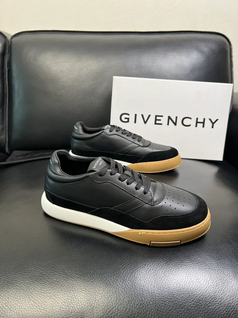 ⚠️Just change the code and don't back off.⚠️ Givenchy High Quality Kifanshi. Top-level craft The cabinet is new., The shoes are for the pastry., Imported rinded cattle mats., Shoes under the sole.: The original plant is used for the original base., It's super comfortable to be a sole-acting base., The original factory and the single., High Quality, Welcome to the comparison., Codes 39-44