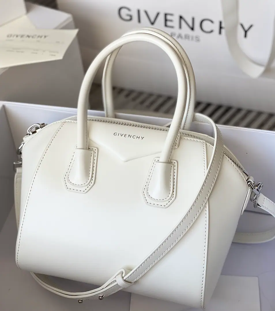 Batch. Top mass New paragraph】🇫🇷The Girvansch Classic.Antigona tote Original French factoryBOXPee.！Upgrade high end cargo！ Smallsize: 22*27*13 Search the number.9981