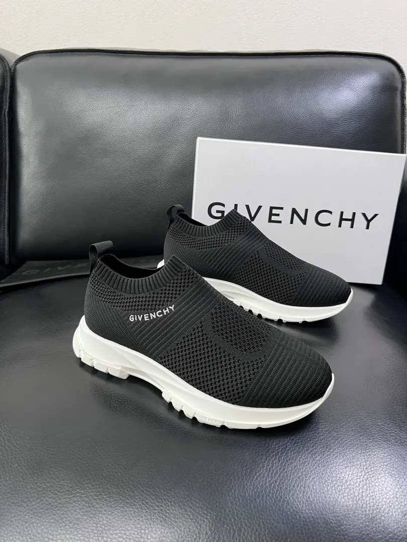 ⚠️Just change the code and don't back off.⚠️ Givenchy High Quality Kifanshi. Top-level craft The cabinet is new., The shoes are for the pastry., Imported rinded cattle mats., Shoes under the sole.: The original plant is used for the original base., It's super comfortable to be a sole-acting base., The original factory and the single., High Quality, Welcome to the comparison., Codes 39-45