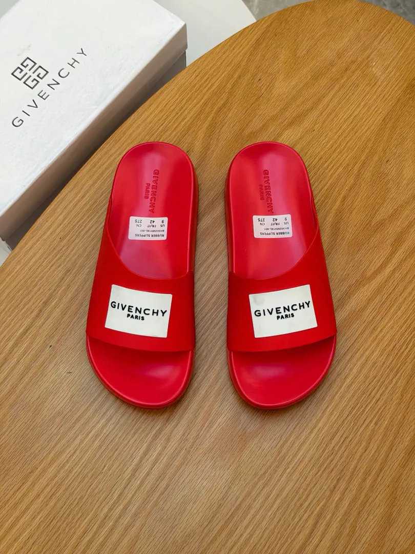 《GIVENCHY》Gifian Fashion Man slippers. It's very comfortable with your feet., Big name star's favorite luxury.. Emboss Stereotype, A classic, classy and perfect combination.. Show you the noblest of men.. New Colour Match, New visual impact👋👋👋 Codes: 38--45 8Colour Optional