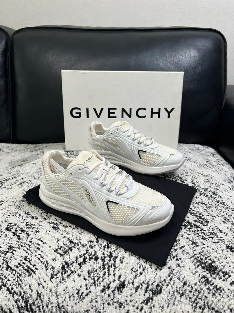 Givenchy High Quality Top-level craft Kifanshi. Synchronize original plant configuration, Italian imports of cattle and fabrics., A private model of the whole shoe parts., Soft and cozy web-painted mats., Shoes under the sole.: The original factory is super comfortable with the original., The original factory and the single., Codes 39-44 (Make a reservation. 45 )