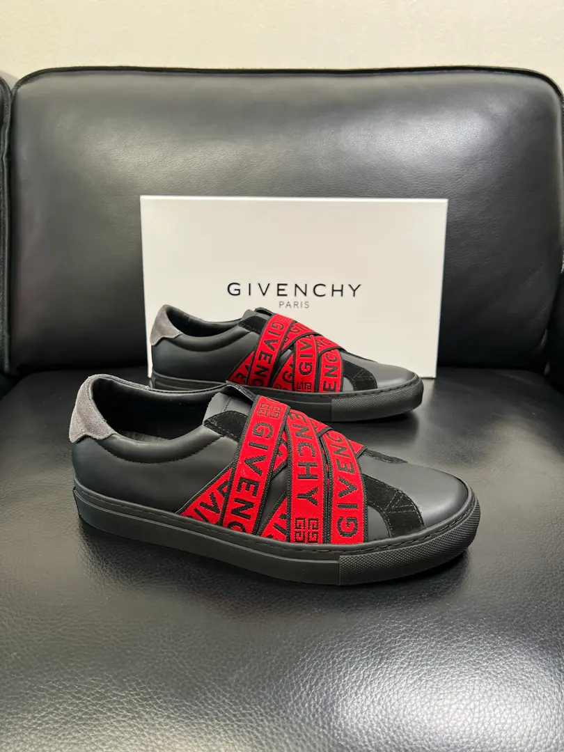 Givenchy High Quality Kifanshi. Top-level craft The cabinet is new., The shoes are for the pastry., Imported rinded cattle mats., Shoes under the sole.: The original plant is used for the original base., It's super comfortable to be a sole-acting base., The original factory and the single., High Quality, Welcome to the comparison., Codes 38-44 (Make a reservation. 45 46)