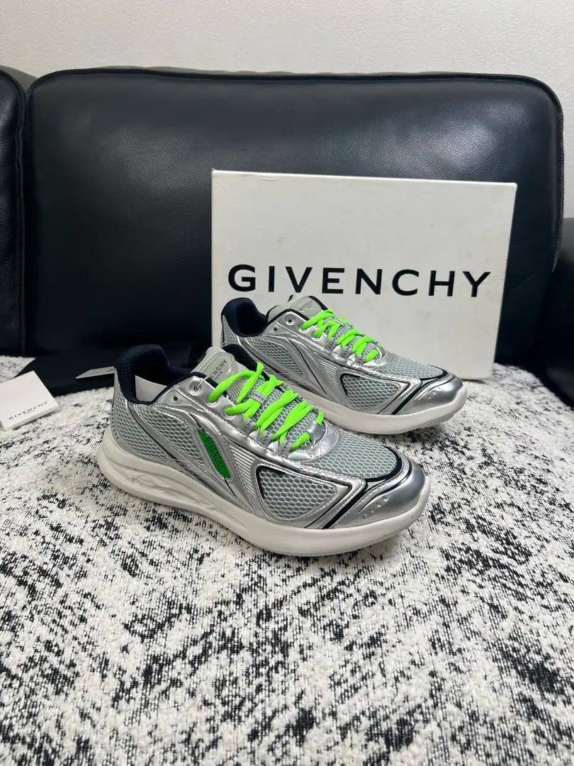 Givenchy High Quality Top-level craft Kifanshi. Synchronize original plant configuration, Italian imports of cattle and fabrics., A private model of the whole shoe parts., Soft and cozy web-painted mats., Shoes under the sole.: The original factory is super comfortable with the original., The original factory and the single., Codes 39-44 (Make a reservation. 45 )
