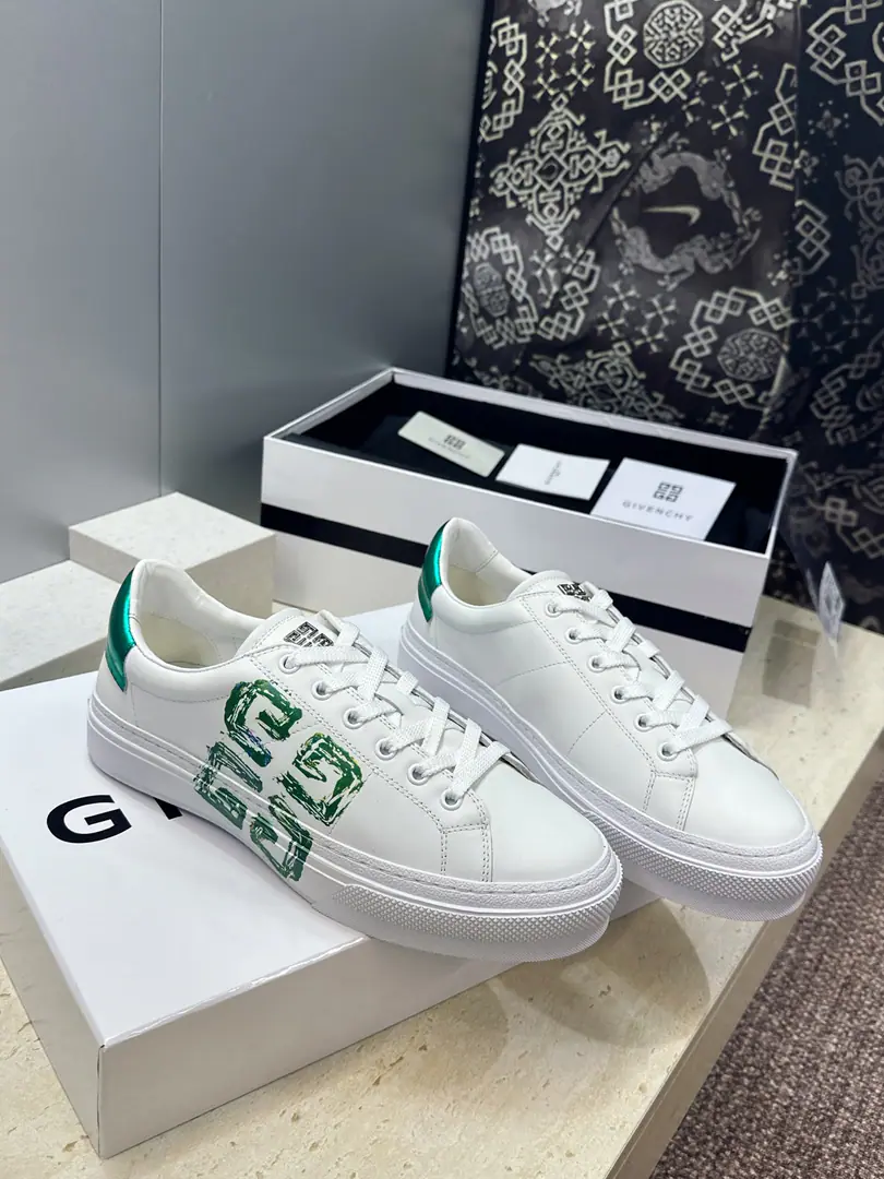 Plant prices: Female size Men+20 Top GIVENCHY 2026Spring and summer's classic couple money with four seasons of leisure shoes. The Kifansi alphabet.logoThe hardware is tied to the bottom of the round and the colored sports skateboards. Material:I'll import a cow's skin on my shoe.+In the skin of the watered cow.+Original OpenTpuOtsumi! Size: Female size35-41(40.41Custom without re-offer) Men38-46(38.45.46Customize or not change）