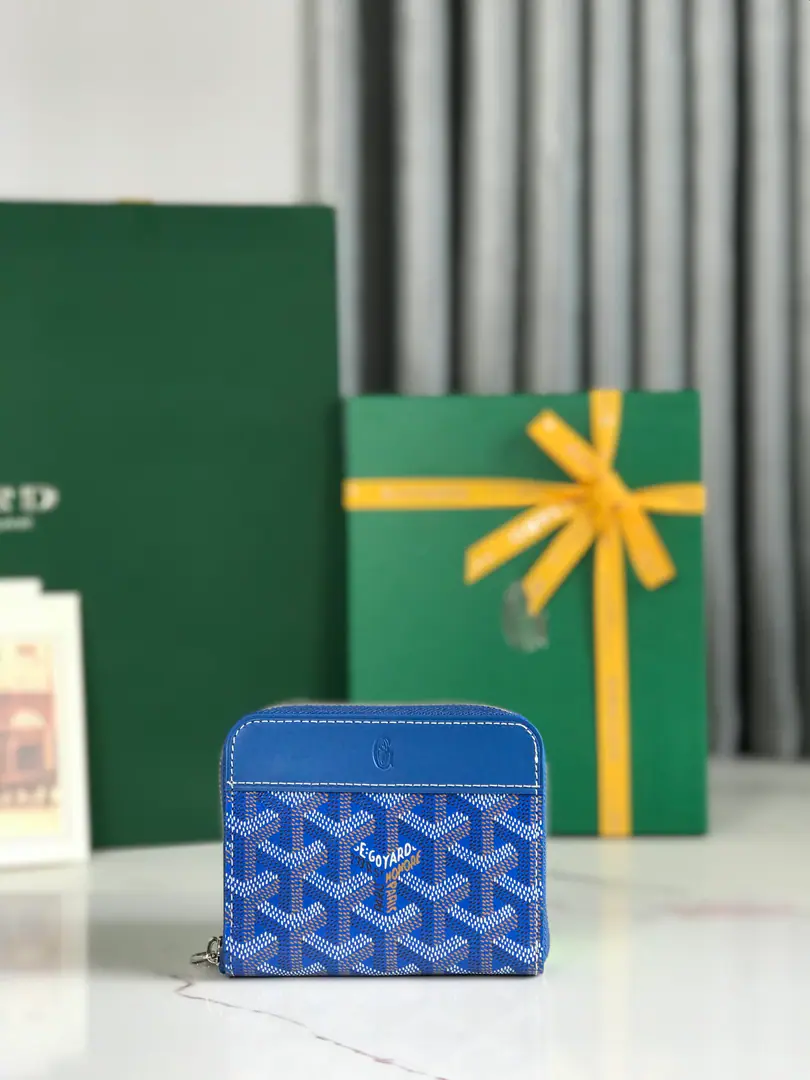 Koji.】NewMATIGNON MINIZero wallets are designed with a full zipper.. The partitions contain coins., And their inside bags can be inserted into cards or small IDs.. It's a great little practicality., The banknotes are loose. A dime and a dime.6A card laminator. The smooth zipper design helps you lock your fortunes.🤏 Dimensions: 11.5*9.5（cm） 🔍020605