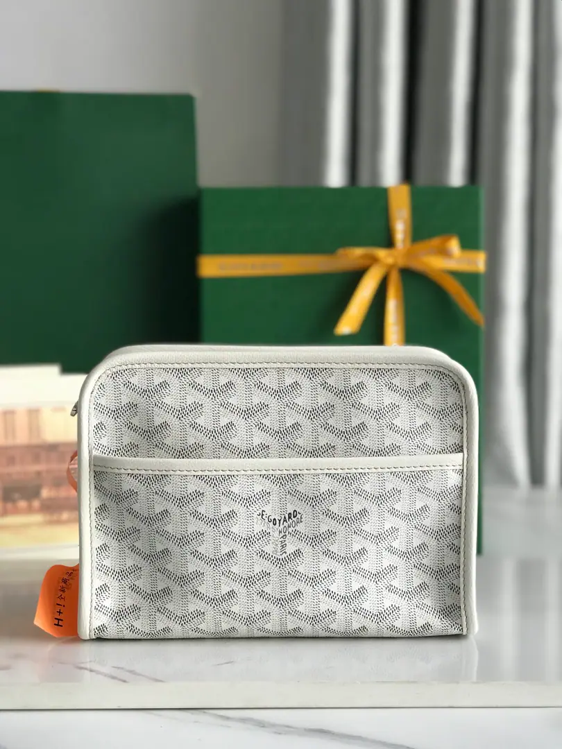 💗JOUVENCEThe name of the little bag is from the spring of youth., The spring of mythology that will bring back youth.. Soft, Easy., Little man., A perfect partner for daily use or short travel.. The small shape of the skin highlights its multifunctionality.: Travel accessories, Make-up bags or bagging. The linen is clean for water-resistant cotton., The ring label can hang it anywhere.. Size:21×7×16cm 🔍020049