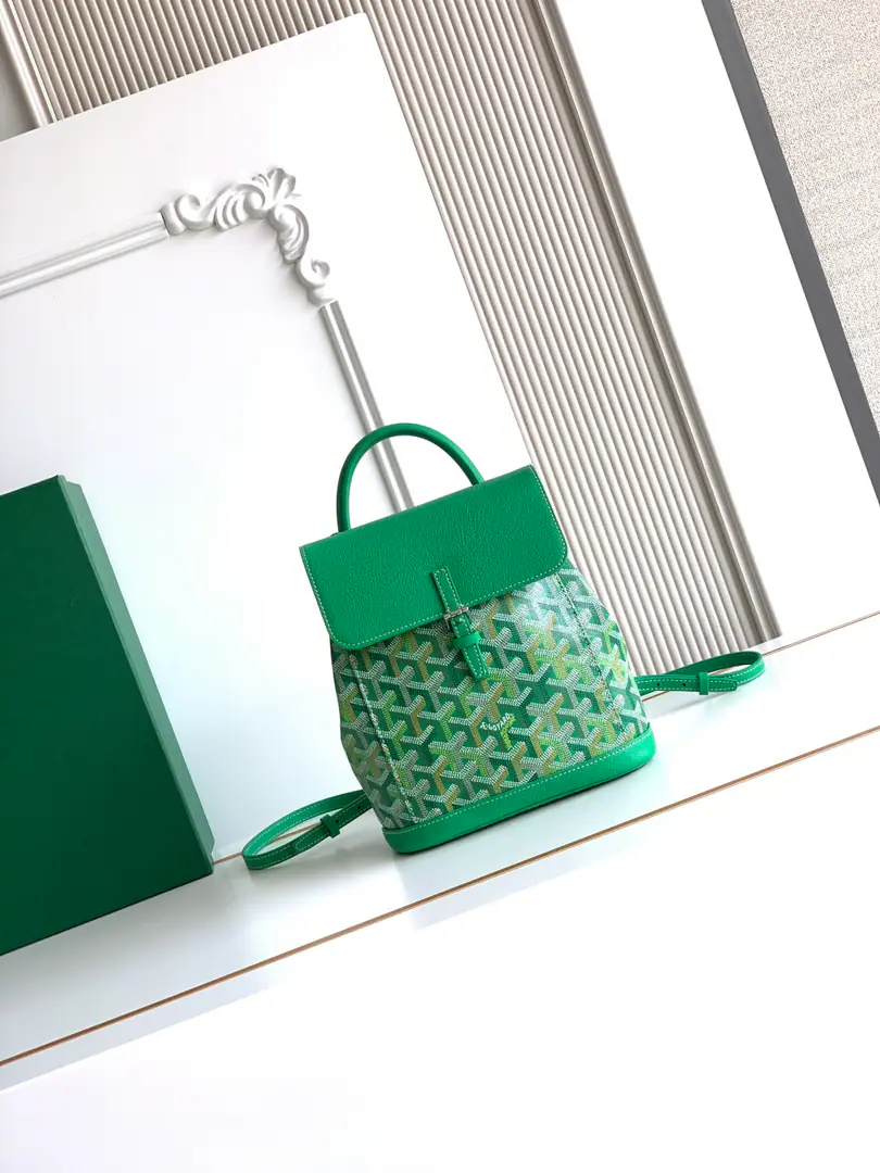 （Smoky color.）Alpin Mini backpacks are modular and multifunctional., A fine set of links and two disassemble and modifiable shoulder belts., Variable Reverse. 23 cm x 9.5 cm x 19 cm 🔎MAE8400 Green grass.