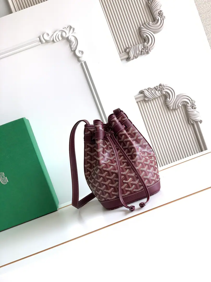 Petit Flot The bucket bag highlights its modular design, It's thanks to the strap-in-the-strap way., The shoulder belts provide three different lengths., A variety of back-ups.: Short shoulder belt single shoulder method, Medium shoulder belt single shoulder method, Tilt-over back or shoulder-strap-on-back. This bag is fixed by leather rope., Easy to access the contents of the bag.. 23 cm x 14.5 cm x 17 cm 🔎8309-Wine.
