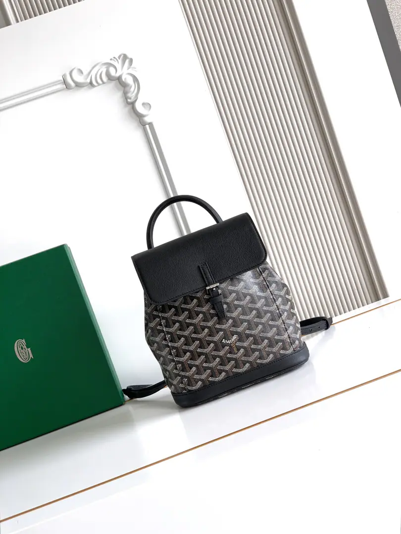 Alpin Mini backpacks are modular and multifunctional., A fine set of links and two disassemble and modifiable shoulder belts., Variable Reverse. 23 cm x 9.5 cm x 19 cm 🔎MAE8400Buttons.-Black