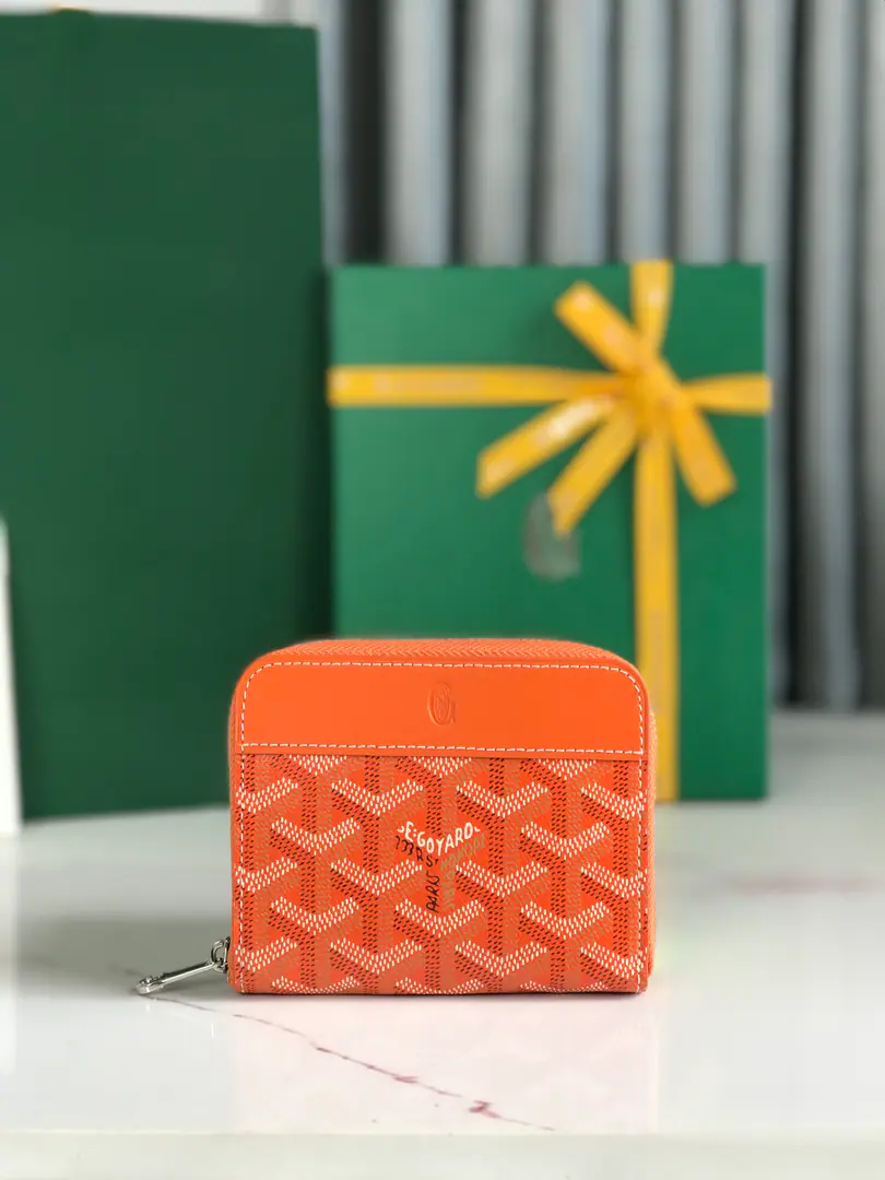 【Koji.】NewMATIGNON MINIZero wallets are designed with a full zipper.. The partitions contain coins., And their inside bags can be inserted into cards or small IDs.. It's a great little practicality., The banknotes are loose. A dime and a dime.6A card laminator. The smooth zipper design helps you lock your fortunes.🤏 Dimensions: 11.5*9.5（cm） 🔍020605