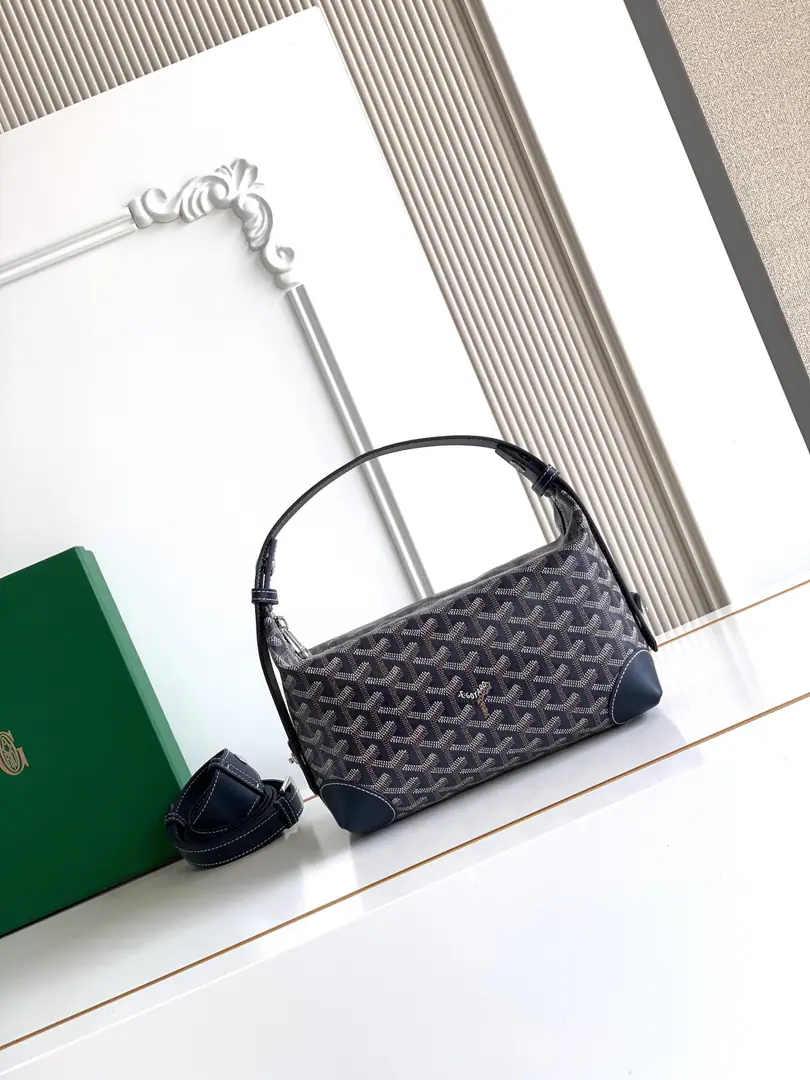 Boeing Make-up bags./Washing bags.（25 centimetres）It's going on. Travel bag（45 centimetres and 55 centimetres）The style of the. As a unique and elegant makeup bag,/Washing bags., It's definitely your necessary collection for your trip.. The buttons on both sides of the opening will ensure the safe keeping of the contents.. 13 cm x 12 cm x 24 cm 🔎8031-Blue（Three straps.）