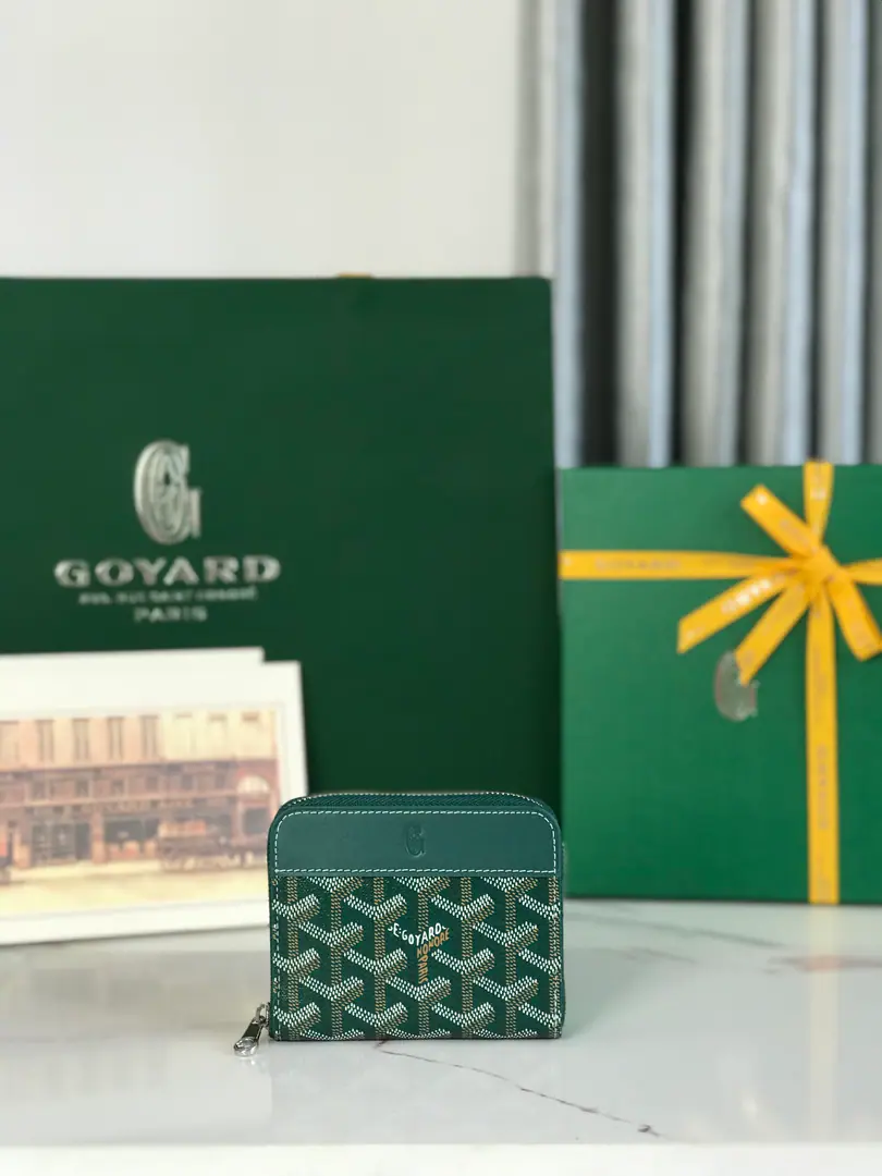 【Koji.】NewMATIGNON MINIZero wallets are designed with a full zipper.. The partitions contain coins., And their inside bags can be inserted into cards or small IDs.. It's a great little practicality., The banknotes are loose. A dime and a dime.6A card laminator. The smooth zipper design helps you lock your fortunes.🤏 Dimensions: 11.5*9.5（cm） 🔍020605