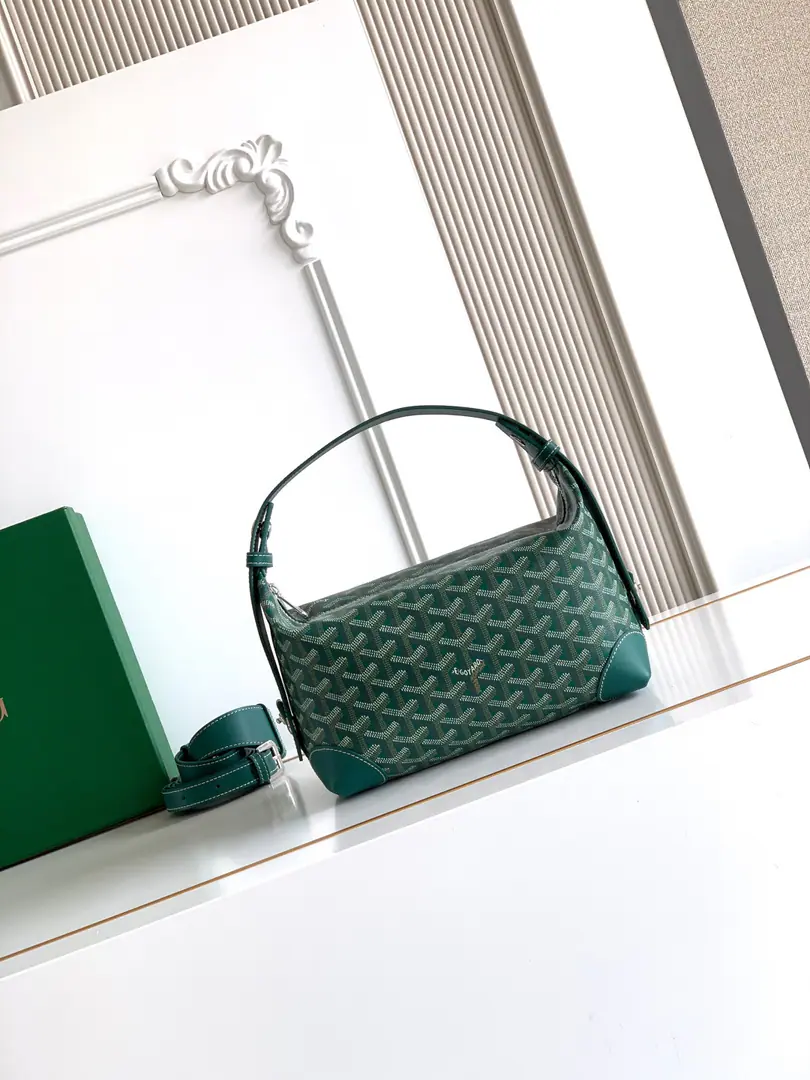 Boeing Make-up bags./Washing bags.（25 centimetres）It's going on. Travel bag（45 centimetres and 55 centimetres）The style of the. As a unique and elegant makeup bag,/Washing bags., It's definitely your necessary collection for your trip.. The buttons on both sides of the opening will ensure the safe keeping of the contents.. 13 cm x 12 cm x 24 cm 🔎8031-Green（Three straps.）