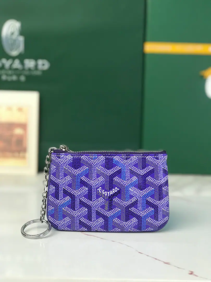 GOYARD The little leather thing is named after the landmark streets and buildings of Paris.. SENAT NANOThe key bag is in.DThe locking system for the rings and zippers., Safe storage keys. It's very practical in size., It's a card., The ideal choice of a change or a micro-brand.. Dimensions: 13*1*9 🔍120251