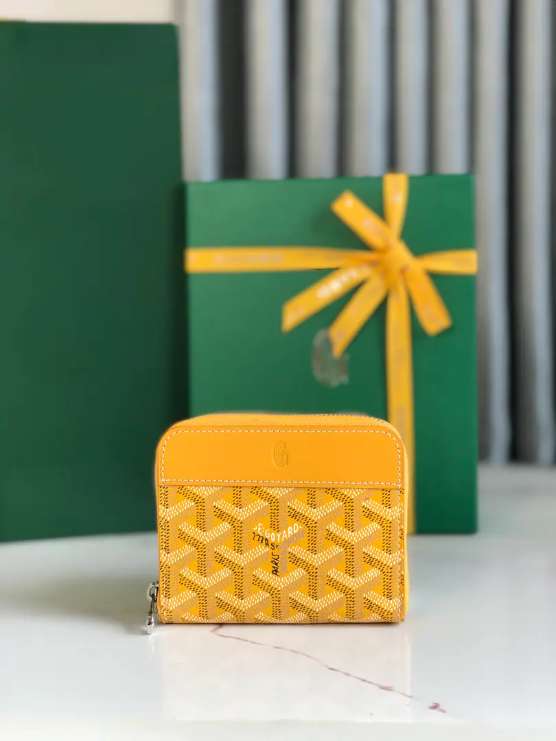 【Koji.】NewMATIGNON MINIZero wallets are designed with a full zipper.. The partitions contain coins., And their inside bags can be inserted into cards or small IDs.. It's a great little practicality., The banknotes are loose. A dime and a dime.6A card laminator. The smooth zipper design helps you lock your fortunes.🤏 Dimensions: 11.5*9.5（cm） 🔍020605
