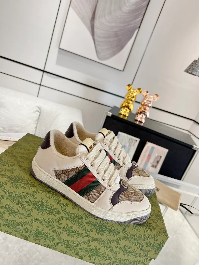 Couple money. Gucci ScreenerA series of sports shoes and a couple of dirty shoes.‼️ Little dirty shoes.ScreenerThe idea behind the series of names is the defense action in sport., The design of the sneakers is from20Century70The classic sneakers of the ages are constantly inspired.. This sneaker is a classic.GGThe canvas., The side is painted with pink and green strips., A little retrograde.GucciMarking. Shoe.: ♪ The cow's skin rolls along ♪ Uchi.: In the original high-density fumes. logo: Metal DimentaryGEllipse, details of the thump Packaging: Top-of-the-art package for cabinet Otsumi!: - A vacuum.TPUMaterial Shoes.: Women35-40 Men39-44 (Women41Men38, 45I'll make sure I don't change it.）