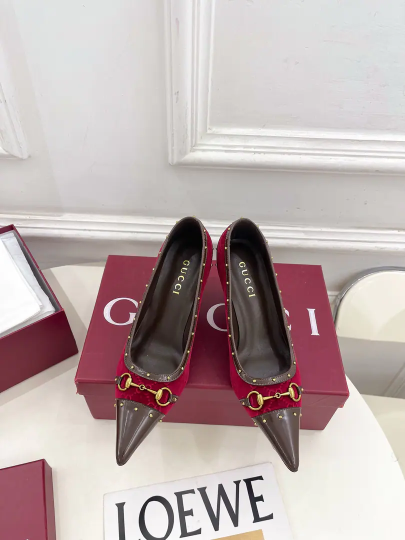 Gucci | Gustz! 26𝐬𝐬 ⭐️ GHome. The lead series finally came out., The bad guys are worth it.！The old classic. Create new designs ✨ ❥2026New The title is a swipe of color, nailed heels. Requisition level！It's a great sense of excellence.！A huge amount of money from domestic and international bloggers.,Old and fashionable. It's easy to wear. The upper toe blew up.！BSThe official network is pushing., New Colours Update continuously🆕 ━━━━━ ЅᏇєєt ━━━━━ ▪️Shoe.: High-prescription velvet/GGThe canvas. ▪️Uchi.: Imports of sheep's skin ▪️Otsumi!: Italian imports are so thick. ▪️He's tall.: 7.5cm ▪️Shoes.: 35-39（40.41.Customable） ▪️Plant price ▪️Numbering: 2608045